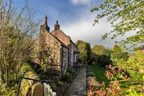 Cottage with garden - Image 5