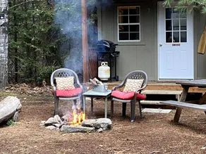 Quaint Tiny Cabin Great for a Couples Escape in Ontario - Image 2