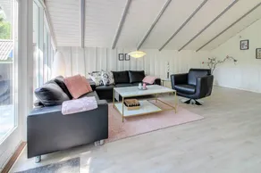 Child-friendly house with terrace, sauna & barbeque | Pets are welcome - Image 4
