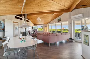Child-friendly wonderful holiday home with hot tub & terrace | Sea view | Pets are welcome - Image 3