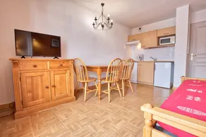 Holiday apartment with pool & sauna | Mountain view | Next to the ski - Image 2