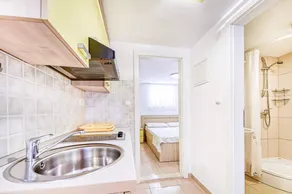 Apartment with terrace - Image 5