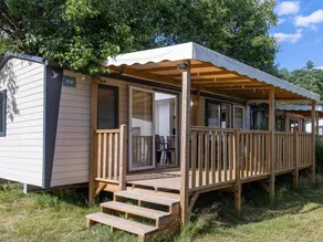 Chalet with terrace & pool - Image 2