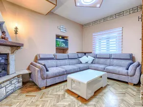 Fully equipped beautiful house with garden, private pool & BBQ - Image 2