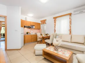 Nice holiday apartment with garden, heated pool & barbecue - Image 3