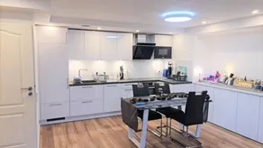 Familienorientierte Wohnung mit Terrasse, Garten und Pool - Image 3