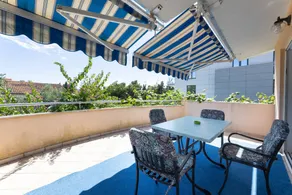 Magnífico apartamento vacacional con barbacoa | Vistas al jardín | En la playa - Image 2
