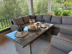 Apartment with garden & terrace | City view - Image 3