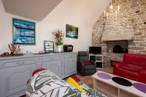 Cottage 'Chez Nous' with Private Terrace, Shared Garden and Wi-Fi - Image 2
