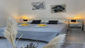 Fully equipped apartment with terrace, garden & barbeque - Image 4