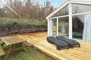 House with terrace, pool & garden - Image 3