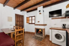 Maison avec jardin, terrasse et piscine | Vue montagne - Image 3