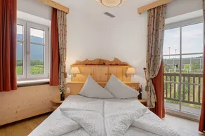 Ferienwohnung 'Montiggl' mit Bergblick, Wi-Fi und Klimaanlage - Image 2