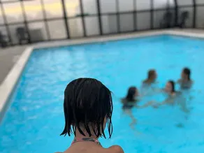 Außergewöhnliche Unterkunft mit Terrasse und beheiztem Pool - Image 2