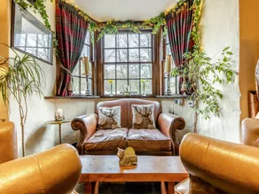 Family-friendly cottage with BBQ & garden | River view | Dogs allowed - Image 4