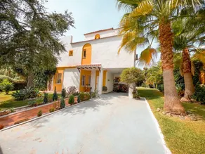 Spacieuse villa conviviale et familiale avec terrasse, barbecue et jardin | Vue jardin - Image 4