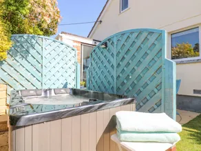 Cottage with garden & jacuzzi - Image 3