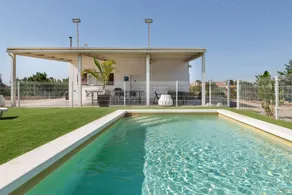 Ferienhaus mit Garten, privatem Pool und Terrasse | Gartenblick - Image 2
