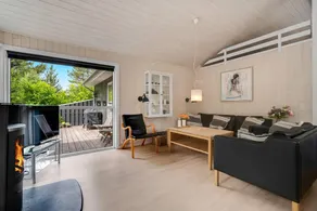 Modern Holiday Home With Large Enclosed Terrace In Quiet Surroundings - Image 5