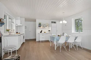 Child-friendly house with garden, BBQ & terrace - Image 3