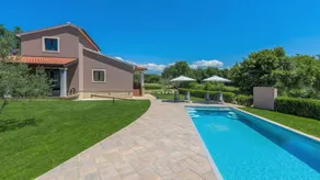 Ferienhaus mit Garten, privatem Pool und Terrasse - Image 2