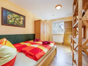 Holiday apartment with garden & barbeque - Image 3