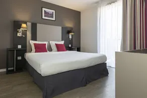 Family-oriented charming flat with jacuzzi | City view - Image 2