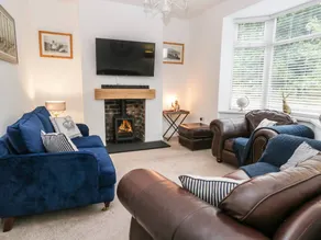 Children-friendly cottage with garden & hot tub | Beach view | Pet-friendly - Image 4