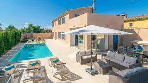 Apartment with BBQ, garden & pool - Image 2