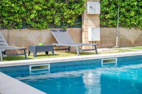 Villa avec piscine privée, terrasse et jardin | Vue jardin | Parfaite pour le travail à distance - Image 2