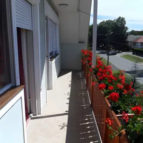 Apartment with pool, garden & terrace - Image 2