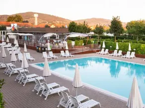 Tente avec piscine et terrasse - Image 2