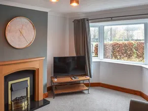 Cottage with garden | River view - Image 2