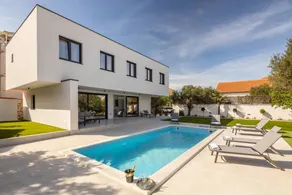 Villa with garden, barbecue & hot tub | Pool view - Image 4