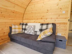 Children-friendly cottage with garden - Image 5