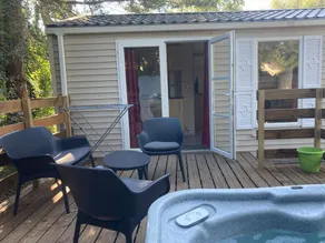 Bungalow with heated pool & hot tub - Image 5