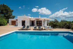 Villa with private pool, barbecue & terrace | Mountain view - Image 2