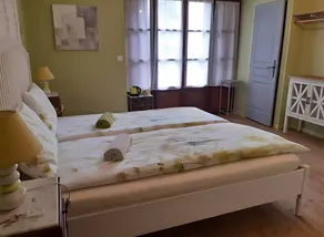 Chambre d'hôtes avec terrasse, jardin et piscine | Vue jardin - Image 3