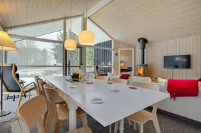 Holiday home with BBQ & terrace | Water view - Image 3
