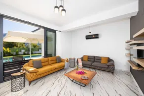 Villa with barbeque, garden & private pool - Image 4
