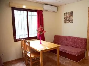 Bungalow with terrace & pool - Image 5