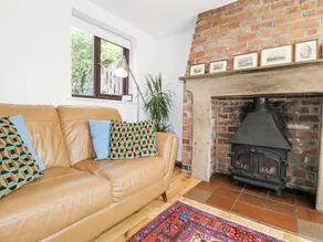 Cottage with garden - Image 4