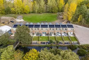 Cottage with hot tub & garden - Image 3