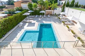 Holiday apartment with pool - Image 2