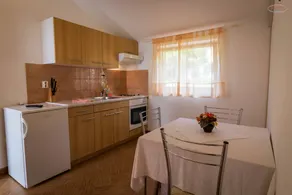 Apartment with barbecue & garden - Image 2