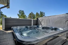 House with sauna, garden & private pool - Image 2