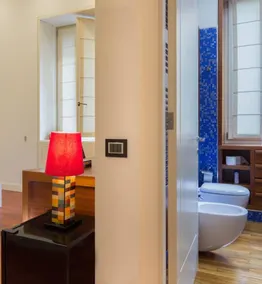 Benvenuti al B&B mimmù situato nel cuore pulsante di Napoli, il nostro bed and breakfast offre un'esperienza autentica e indimenticabile. - Image 2