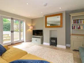 Cottage with garden - Image 3