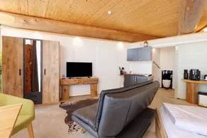 Studio with garden & terrace | Garden view - Image 4