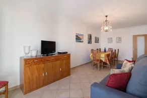 Appartement de vacances entièrement équipé avec internet haut débit | Vue ville | Proche de la plage | Avec animaux autorisés - Image 3